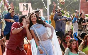 Pulkit Samrat and Priya Anand in Fukrey Returns